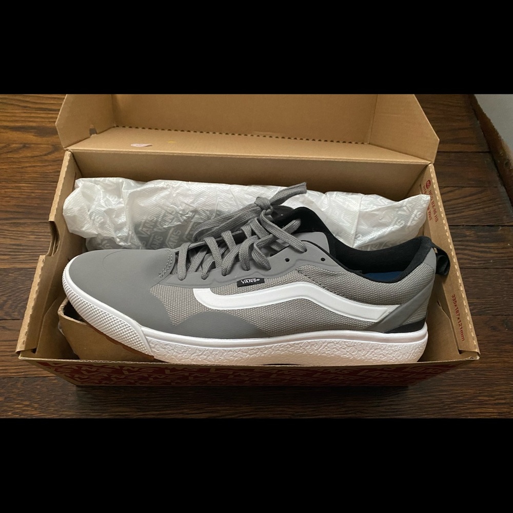 BRAND NEW IN BOX NEVER WORN MENS EXO VANS